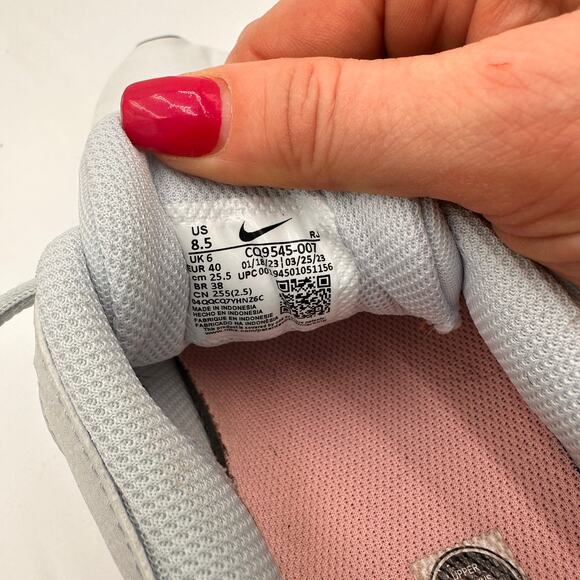 Nike Women's Legend Essential 2 White Football Running Sneakers Size 8.5 - Picture 2 of 9